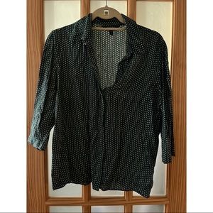 & Other Stories elbow length dark green patterned button up blouse. Size 8/M
